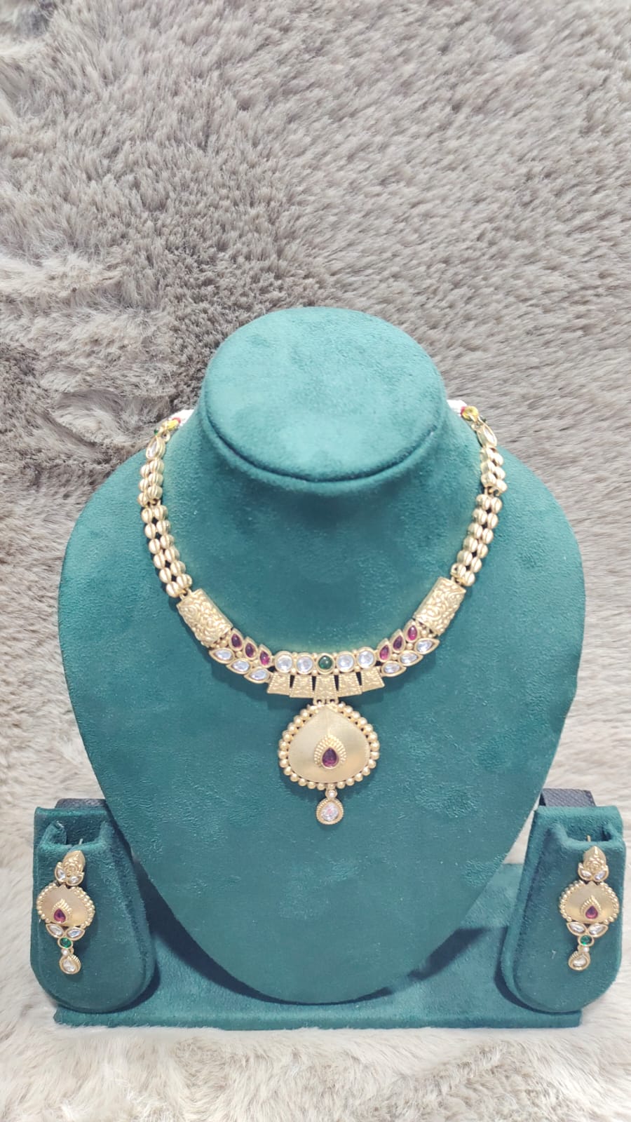 Choker Necklace Set